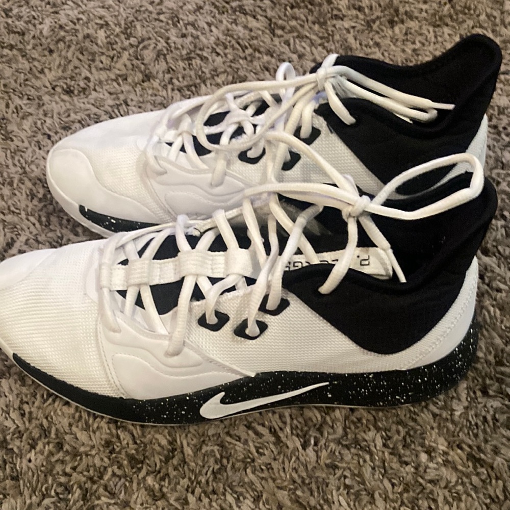 Nike Paul George basketball shoes